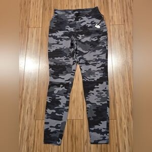NWT Knox Rose Camouflage Leggings